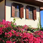 Tuerk Evi فندق 4*